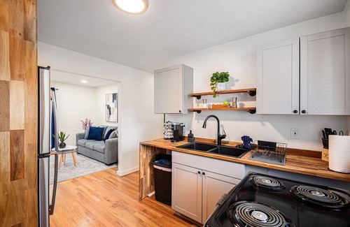 Norwood Apartment | Cozy Luxury 2BR Apartment w/Free Parking – Near Downtown Birmingham