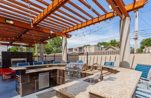 West Plaza Apartment | COZY LUXURY APARTMENT IN THE HEART OF KC