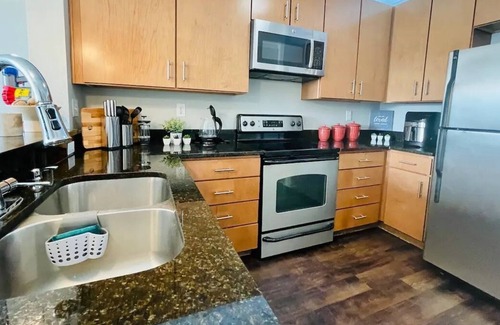 West Plaza Apartment | COZY LUXURY APARTMENT IN THE HEART OF KC