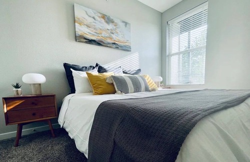 West Plaza Apartment | COZY LUXURY APARTMENT IN THE HEART OF KC