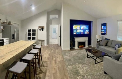 Grove Cottage | Cozy Luxury Cottage in Country with Fireplace & Hot Tub