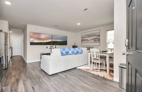 Greater East End House | Cozy Luxury Home, Games, King Bed, Sleeps 12