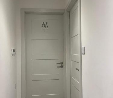 London Borough of Hounslow Apartment | Cozy Luxxe Apartment Brentford