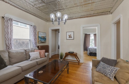 Powderhorn House | Cozy Lyn-Lake Escape – Walkable, Welcoming & Well-Located