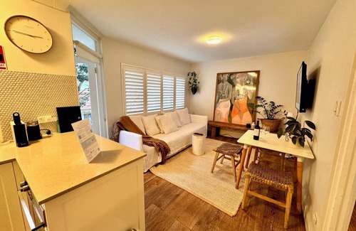 Manly Apartment | Cozy Manly Beachside Apartment