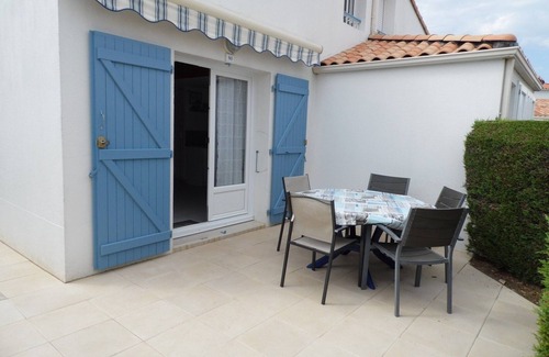 La Faute-sur-Mer House | Cozy Maisonette with Pool, Terrace, and Parking Near La Faute-sur-Mer Beaches
