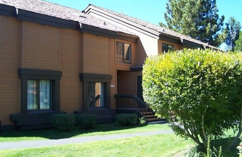 Mammoth Lakes Condo | Cozy Mammoth Snowcreek Condo in Great Location!n2 Bedrooms + Loft!