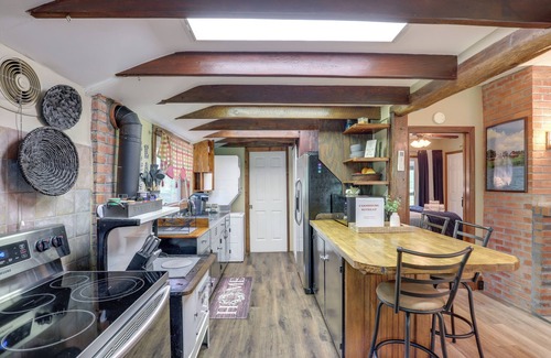 Mars Hill House | Cozy Mars Hill Farmhouse w/Scenic Views