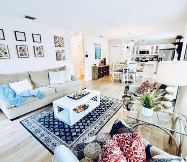 Coral Way House | Cozy Miami Villa near Coconut Grove and the University of Miami