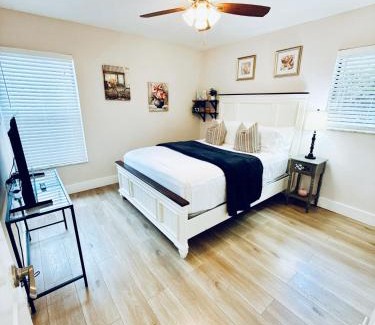 Coral Way House | Cozy Miami Villa near Coconut Grove and the University of Miami