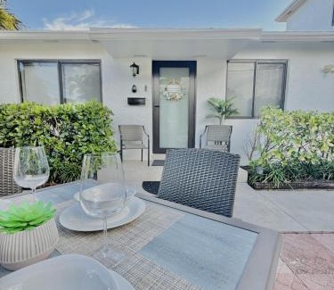 Coral Way House | Cozy Miami Villa near Coconut Grove and the University of Miami