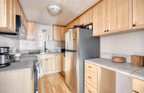 Southeast Bend Apartment | Cozy mid-century getaway near Downtown