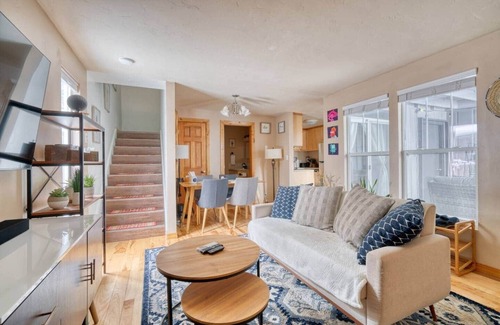 Southeast Bend Apartment | Cozy mid-century getaway near Downtown