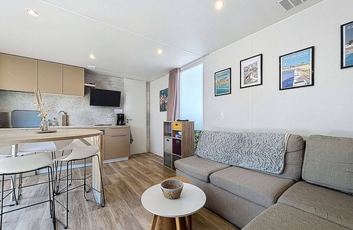 Jullouville-les-Pins House | Cozy Mobile Home for 4 with 2 Baths, Terrace & Parking Near Beach