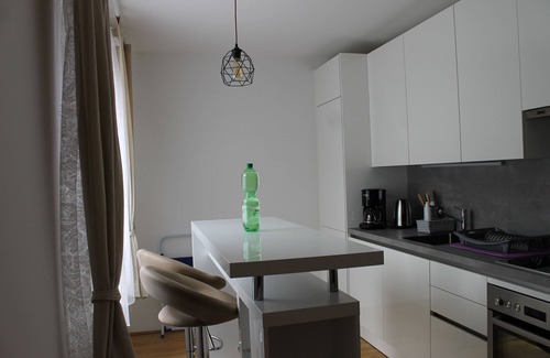 Donaustadt Apartment | Cozy, Modern 1-bdrm Apt w/Garage near VIC-UNO City
