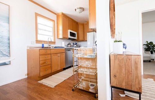 Redondo Beach Apartment | Cozy Modern 1-bedroom 100 steps from the beach Redondo Beach
