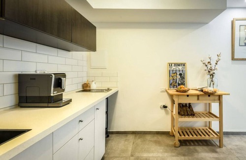 Neve Tzedek Apartment | Cozy Modern 1BR Apt with Balcony by Sea N' Rent