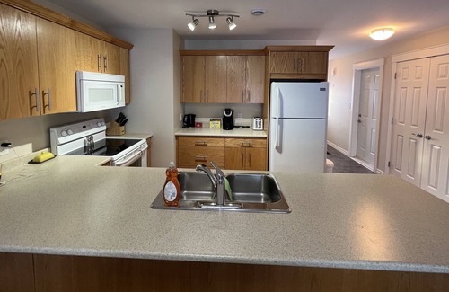 Summerside House | Cozy & Modern 2 Bedroom - 2 mins from Credit Union Place!