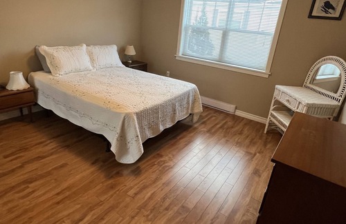Summerside House | Cozy & Modern 2 Bedroom - 2 mins from Credit Union Place!