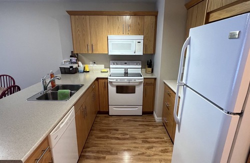 Summerside House | Cozy & Modern 2 Bedroom - 2 mins from Credit Union Place!