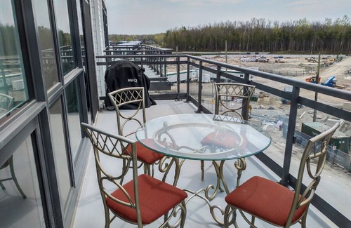 Innisfil Condo | Cozy, Modern 2-Bedroom Apartment at Friday Harbour Resort