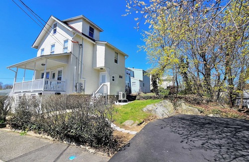 Greenwich Apartment | Cozy modern 2br retreat in charming Greenwich. Just remodeled!