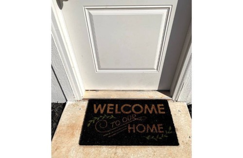 Oklahoma City Condo | Cozy, Modern 3 BD&BA Entire Clean Townhome King BD