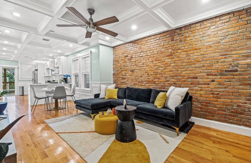 Dorchester Apartment | Cozy & Modern 3-bedroom 2- Bath Apartment 2 Min Walk to T