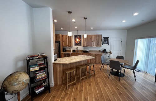 Mount Shasta House | Cozy modern 3bd/2ba home centrally located in the mountains