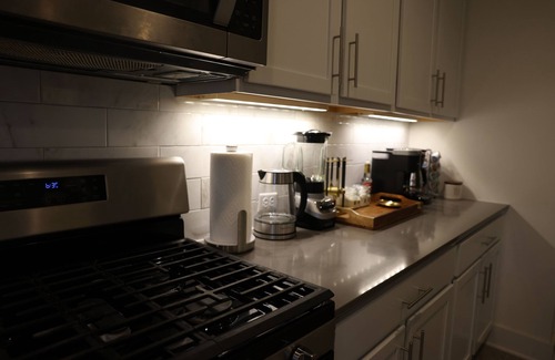McNeil House | Cozy Modern 3BR Retreat; near Apple Campus and few