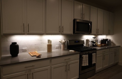 McNeil House | Cozy Modern 3BR Retreat; near Apple Campus and few