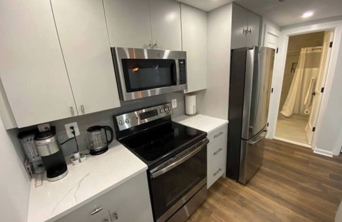 Georgetown Apartment | Cozy Modern Apt. In G-Town