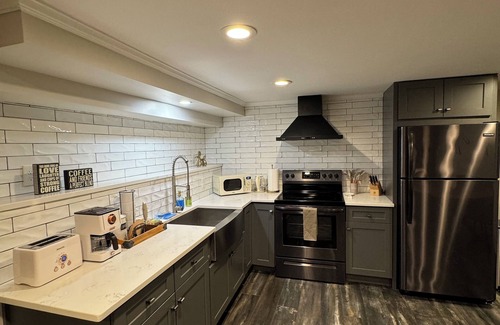 South Peabody Apartment | Cozy&Modern apt in South Peabody