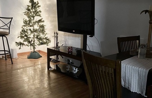 Blasdell Apartment | ✨COZY, modern close to highway- 5 min from Bill's stadium & beach! ❤️💙