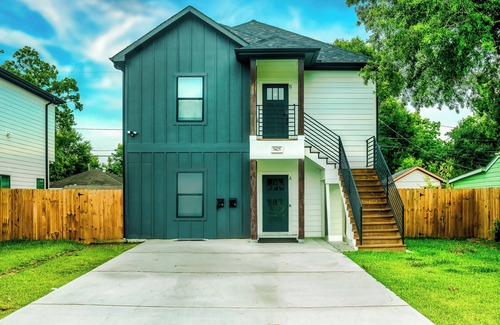 Southeast Houston House | Cozy Modern Duplex- Nrg Stadium