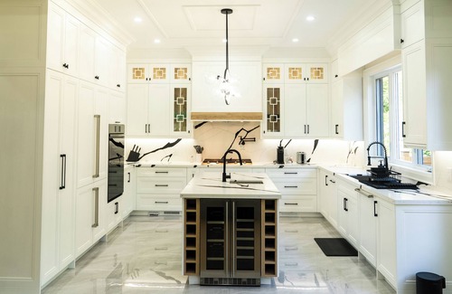 Scarborough House | Cozy Modern Family Home | 5 Bed | 5 Bath | Close to Bluffs and Downtown!