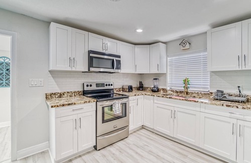 Bearss Plaza House | ☆Cozy & Modern☆ Family Ready, Ace Location