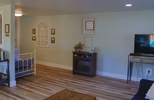 Whatcom County House | Cozy, Modern Guest Cottage with Private Yard- Peaceful Country Living!