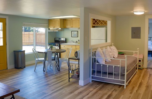 Whatcom County House | Cozy, Modern Guest Cottage with Private Yard- Peaceful Country Living!