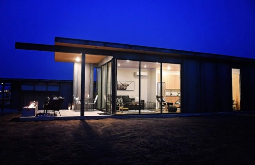 Quincy Condo | Cozy, modern home w/patio, firepit - walk to Cave B & Gorge Amphitheater