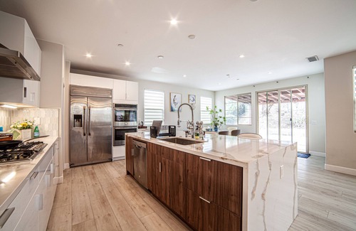 Eastvale House | Cozy Modern House In Eastvale 8 Guests/4B/3.5Ba/Near ONT airport