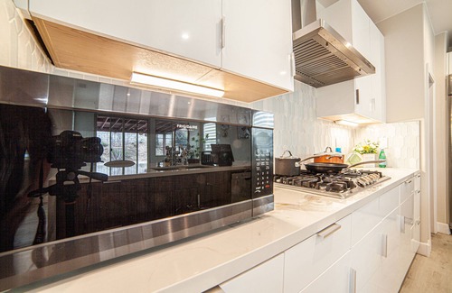 Eastvale House | Cozy Modern House In Eastvale 8 Guests/4B/3.5Ba/Near ONT airport