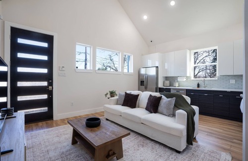 Greater East End House | Cozy/Modern King Suite in Houston Texas