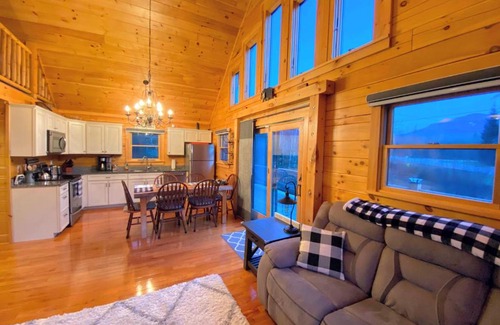 Twin Mountain Villa | Cozy modern log cabin in the White Mountains - AC - granite - less than 10 minutes from Bretton Woods