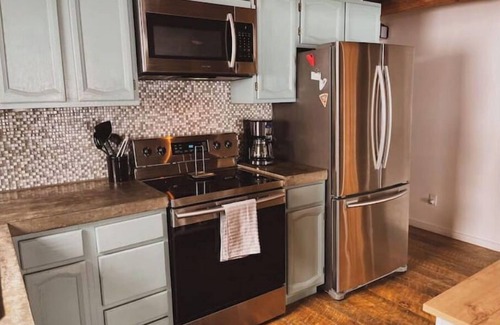 Alpine Acres Cabin | Cozy, Modern Log Cabin Getaway ~ 20 Min to Winter Park