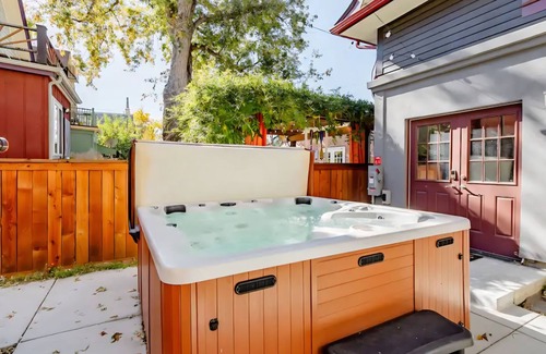 Highland Apartment | Cozy & Modern Luxurious 1 bedroom Guest Suite