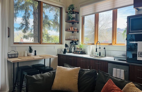Paonia House | Cozy, Modern Stay: Views, Fireplace, Walk Downtown