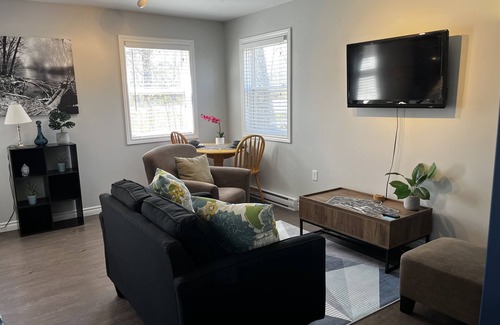 Kingston Apartment | Cozy modern studio