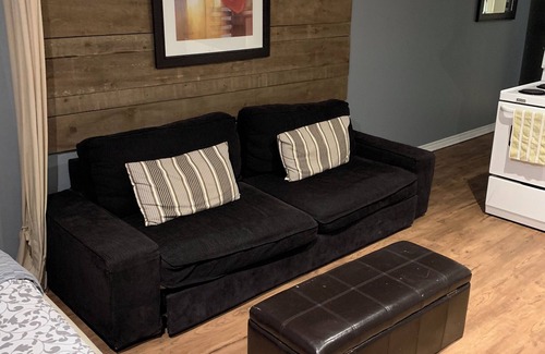 Upper Beaches Apartment | "Cozy & Modern Studio Retreat – Your Perfect Home Away from Home!"