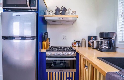 Apple Valley Apartment | Cozy modern tiny home near ZION & private deck